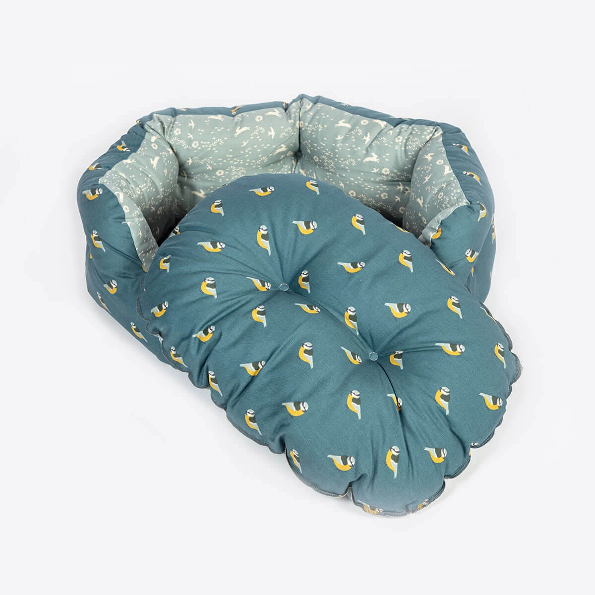 FatFace Flying Birds Deluxe Slumber Dog Bed